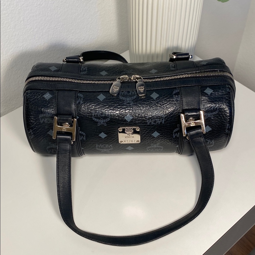 MCM München Visetos Essential Barrel Bag In Black - Picture 9 of 16